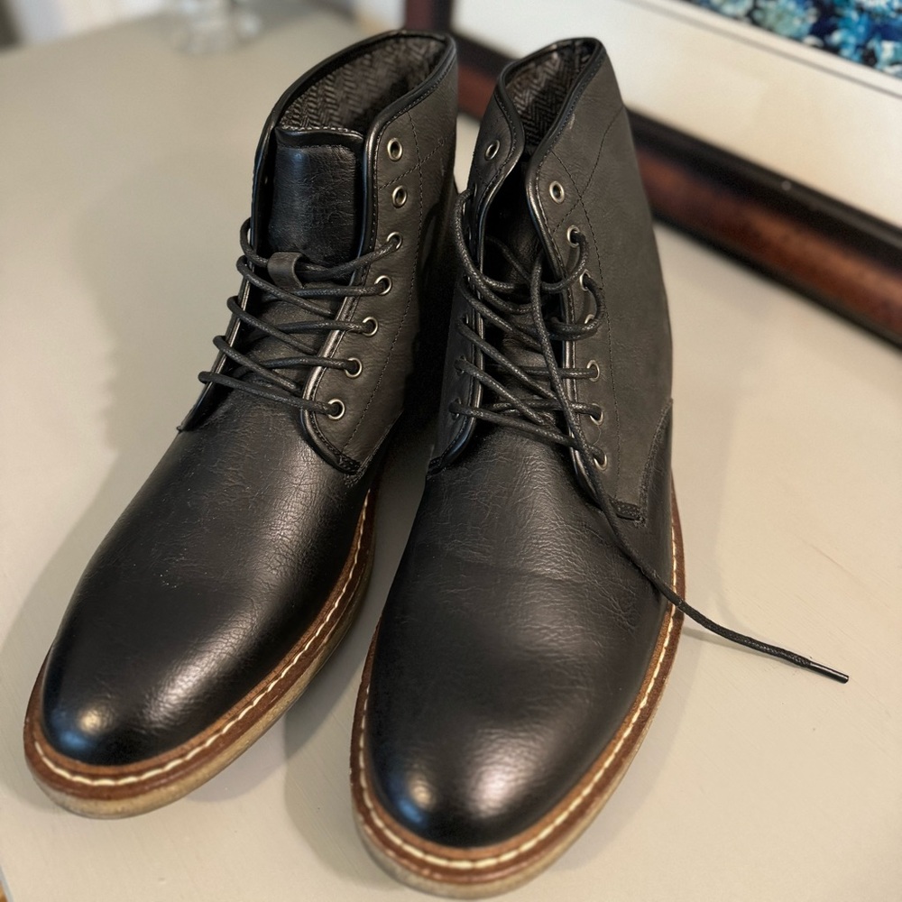 NWOB Arider men’s black lace up boots, size 9.5